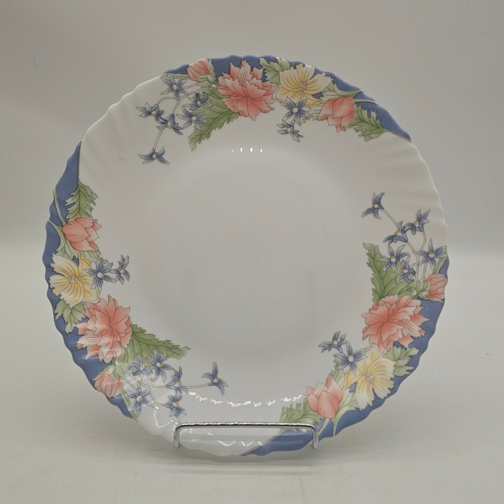Arcopal Florine 11 7/8 in Round Scalloped Glass Chop Plate / Serving Platter